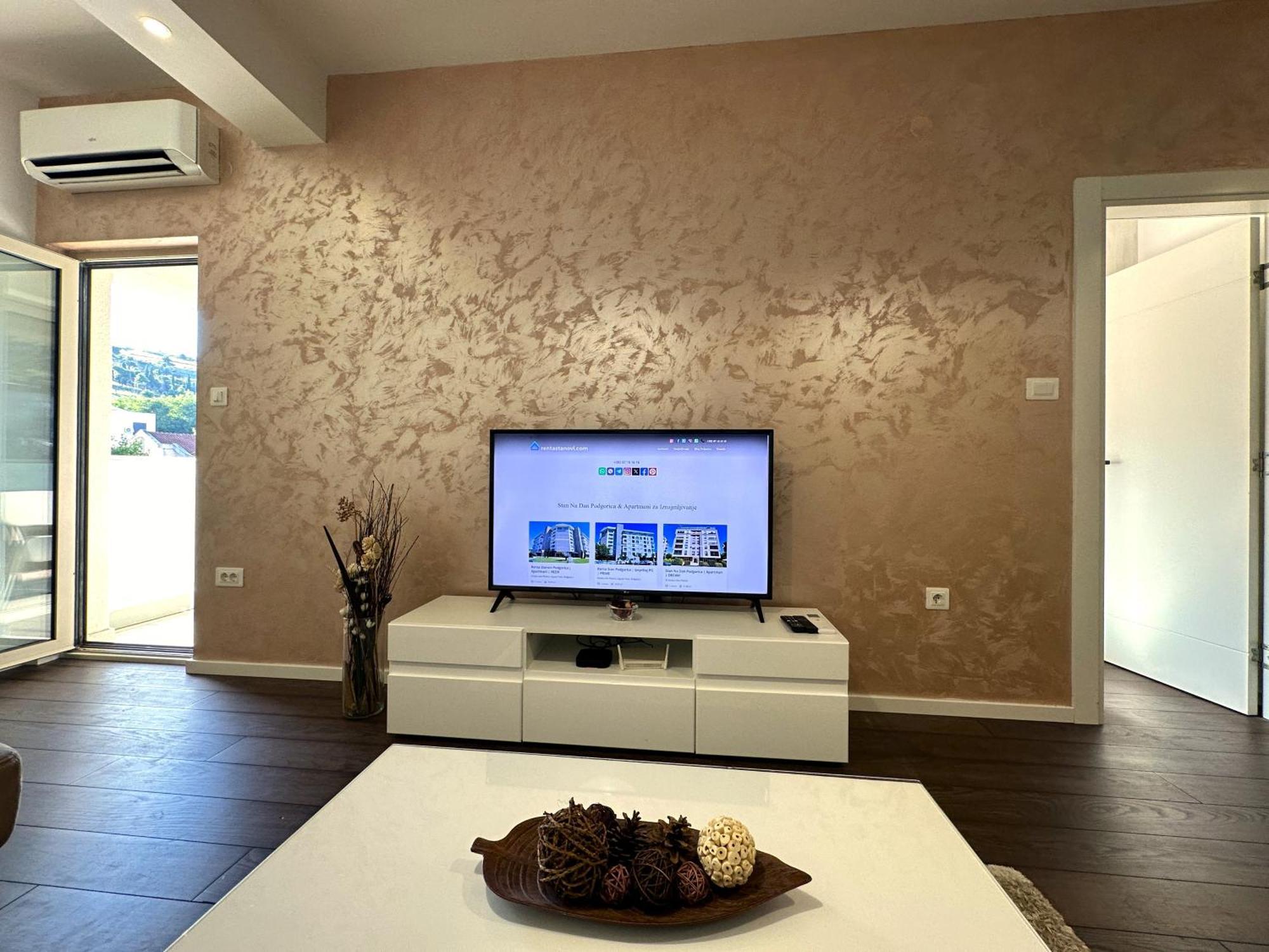 Stan Na Dan Podgorica Apartment Luaran gambar
